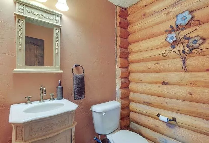 The Cliffrose Cabin Hike, Relax, Explore!