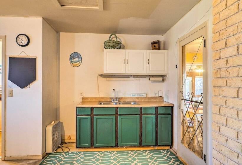 Tow Retreat On Lake Buchanan W/ Dock & Kayaks!