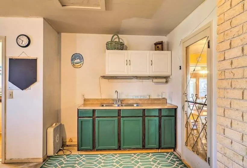 Tow Retreat On Lake Buchanan W/ Dock & Kayaks!