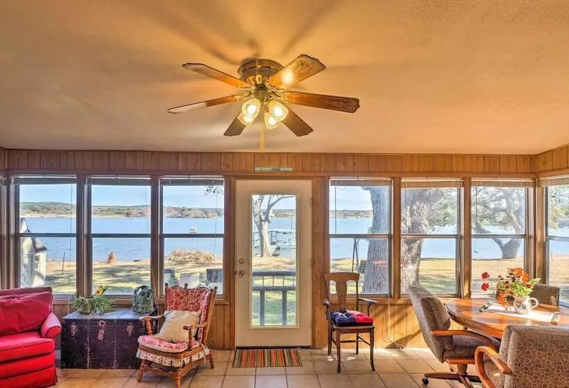 Tow Retreat On Lake Buchanan W/ Dock & Kayaks!