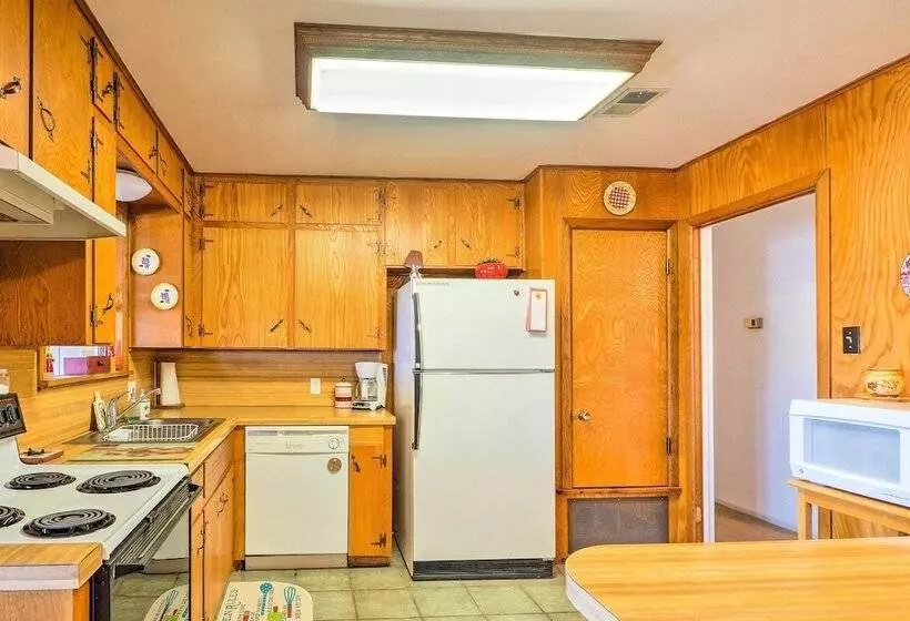 Tow Retreat On Lake Buchanan W/ Dock & Kayaks!