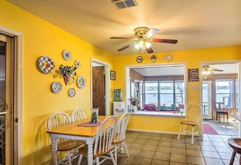 Tow Retreat On Lake Buchanan W/ Dock & Kayaks!