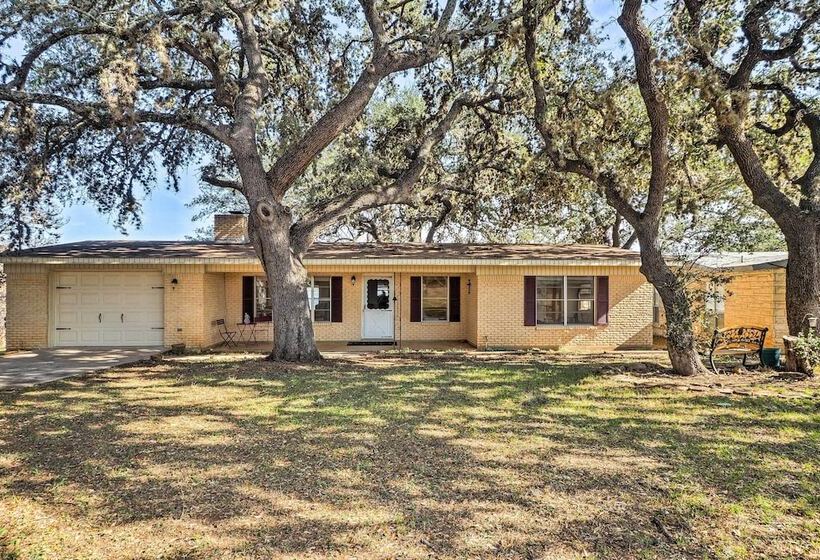 Tow Retreat On Lake Buchanan W/ Dock & Kayaks!