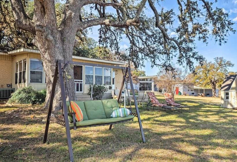 Tow Retreat On Lake Buchanan W/ Dock & Kayaks!