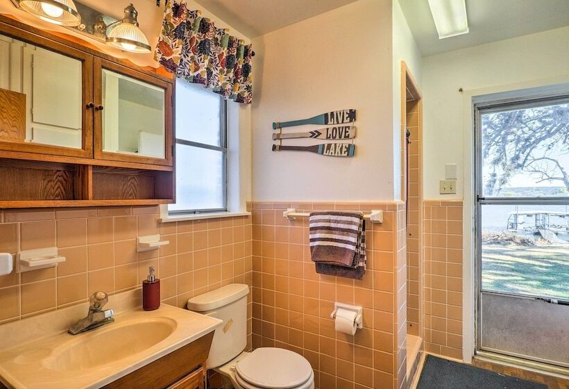 Tow Retreat On Lake Buchanan W/ Dock & Kayaks!