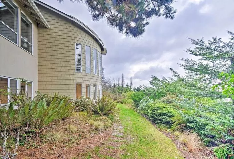 Unique Port Ludlow Home W/ 3 Decks & Hot Tub!