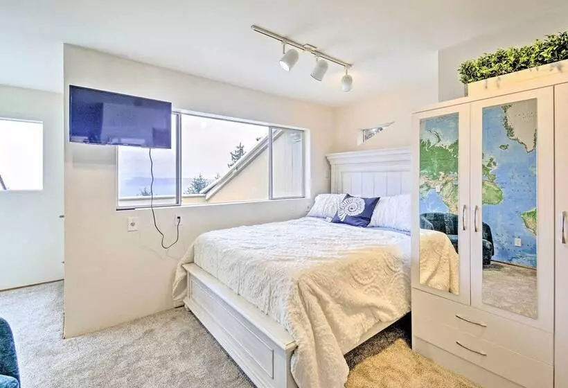 Unique Port Ludlow Home W/ 3 Decks & Hot Tub!