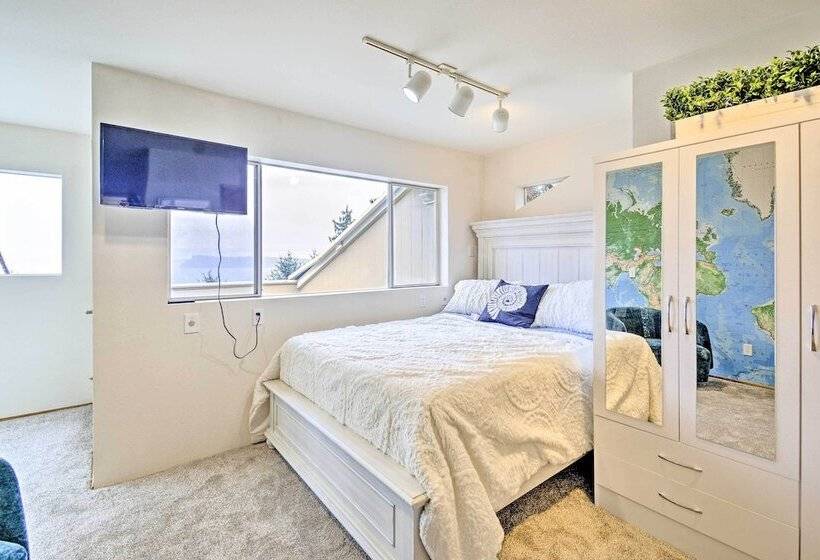 Unique Port Ludlow Home W/ 3 Decks & Hot Tub!