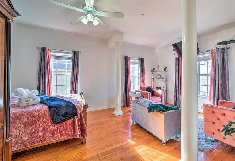 Upscale Home W/ Views & Game Room!