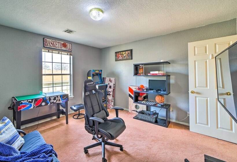 Upscale Home W/ Views & Game Room!