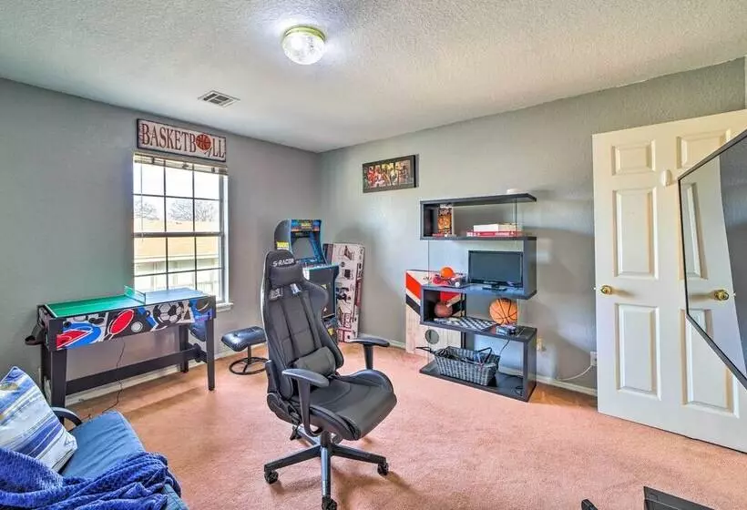 Upscale Home W/ Views & Game Room!