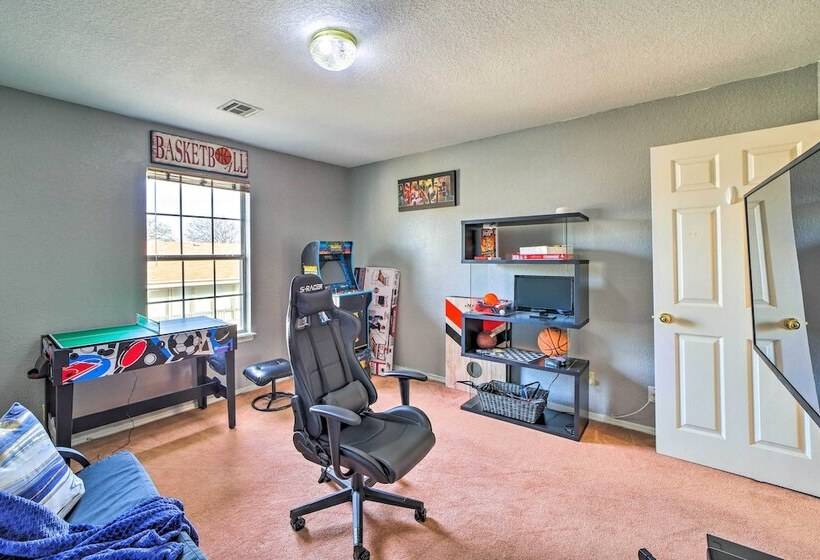 Upscale Home W/ Views & Game Room!