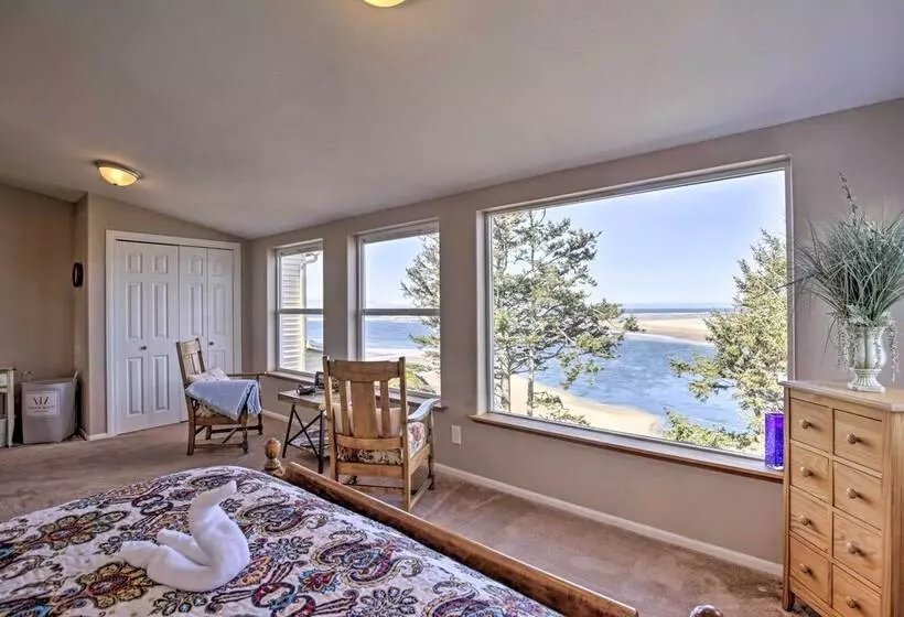 Waldport Beach House W/ Loft, Grill & Ocean Views!