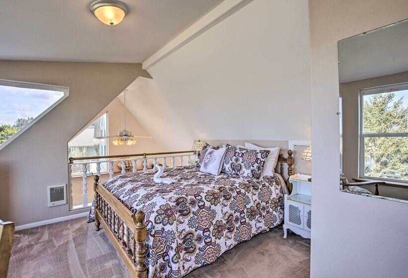 Waldport Beach House W/ Loft, Grill & Ocean Views!