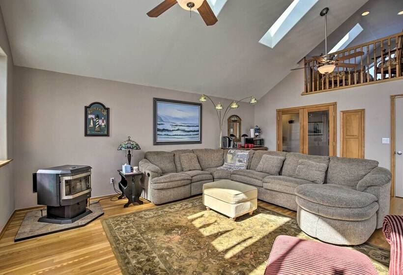 Waldport Beach House W/ Loft, Grill & Ocean Views!