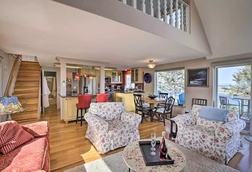 Waldport Beach House W/ Loft, Grill & Ocean Views!