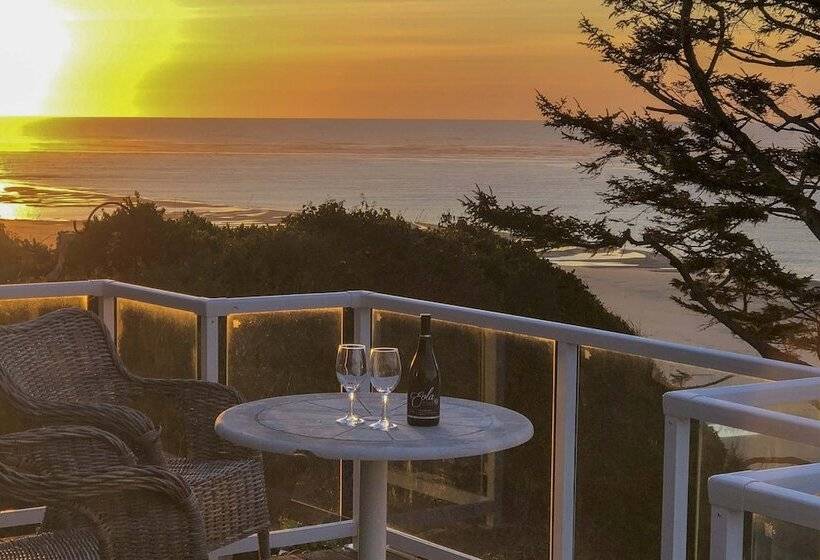 Waldport Beach House W/ Loft, Grill & Ocean Views!