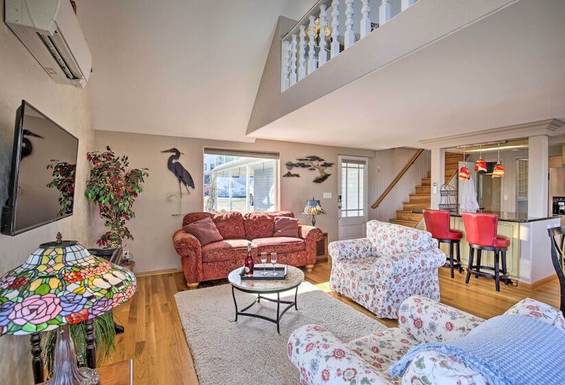 Waldport Beach House W/ Loft, Grill & Ocean Views!