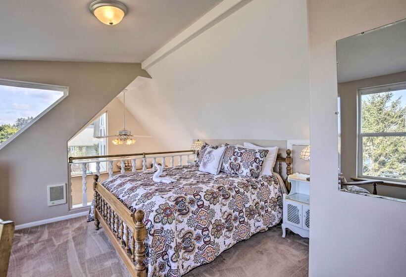Waldport Beach House W/ Loft, Grill & Ocean Views!
