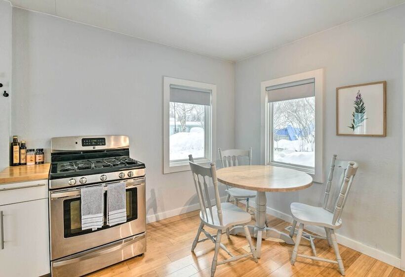 Anchorage Home, Minutes From Downtown!