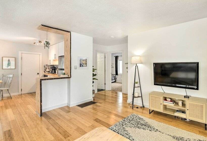 Anchorage Home, Minutes From Downtown!