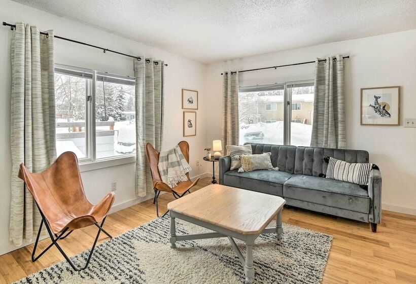 Anchorage Home, Minutes From Downtown!