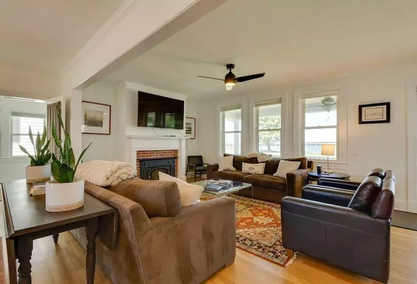 Beautiful Colonial Home On The Choptank River