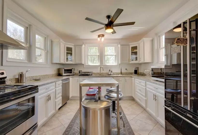 Beautiful Colonial Home On The Choptank River