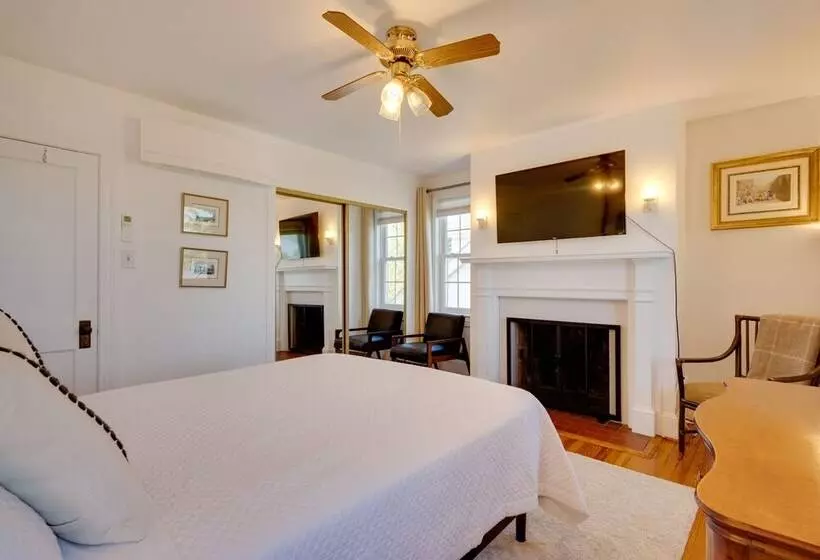 Beautiful Colonial Home On The Choptank River