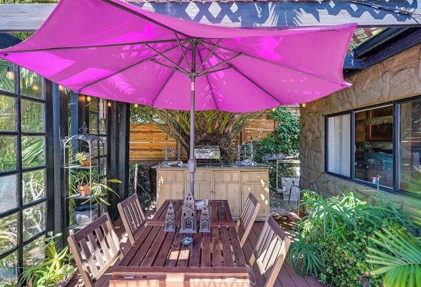 Bohemian Wonderland: Benicia Bungalow W/ Pergola!