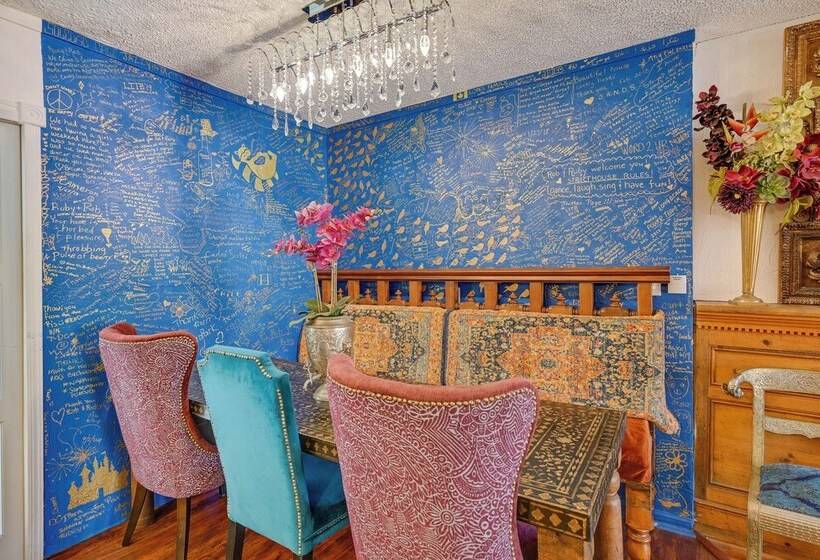 Bohemian Wonderland: Benicia Bungalow W/ Pergola!