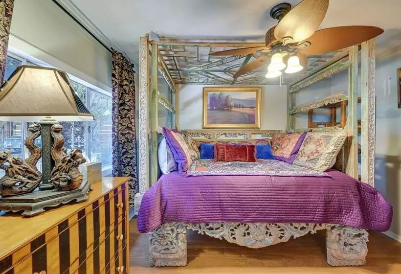 Bohemian Wonderland: Benicia Bungalow W/ Pergola!