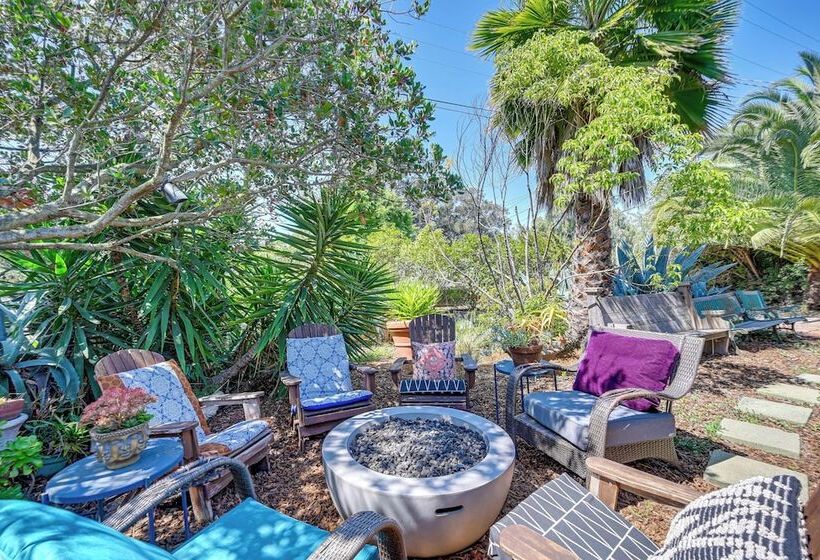 Bohemian Wonderland: Benicia Bungalow W/ Pergola!