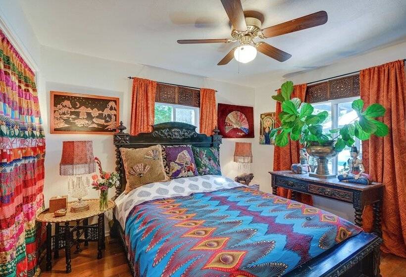 Bohemian Wonderland: Benicia Bungalow W/ Pergola!