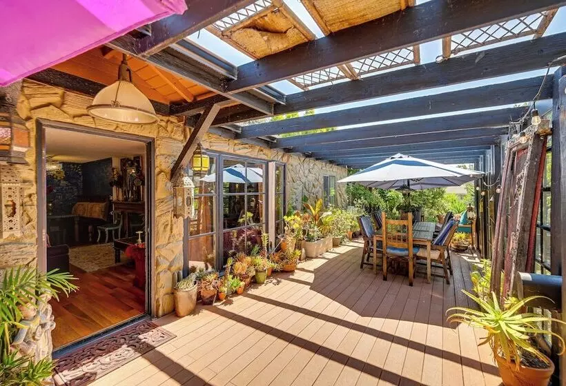 Bohemian Wonderland: Benicia Bungalow W/ Pergola!