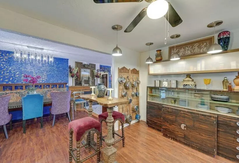 Bohemian Wonderland: Benicia Bungalow W/ Pergola!