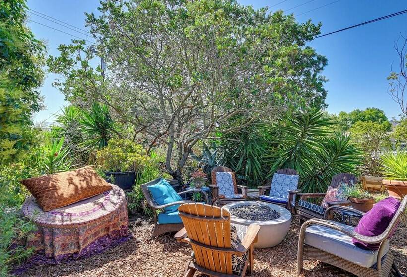 Bohemian Wonderland: Benicia Bungalow W/ Pergola!