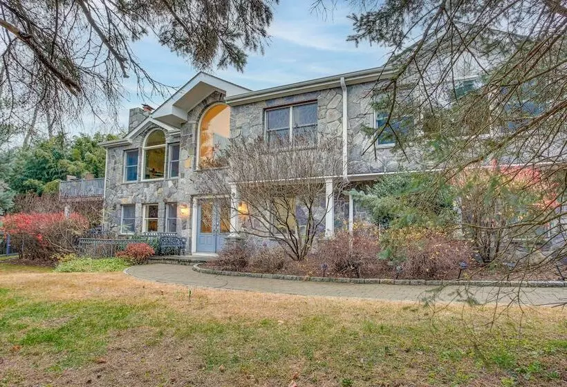 Briarcliff Manor Estate W/ Hudson River Views