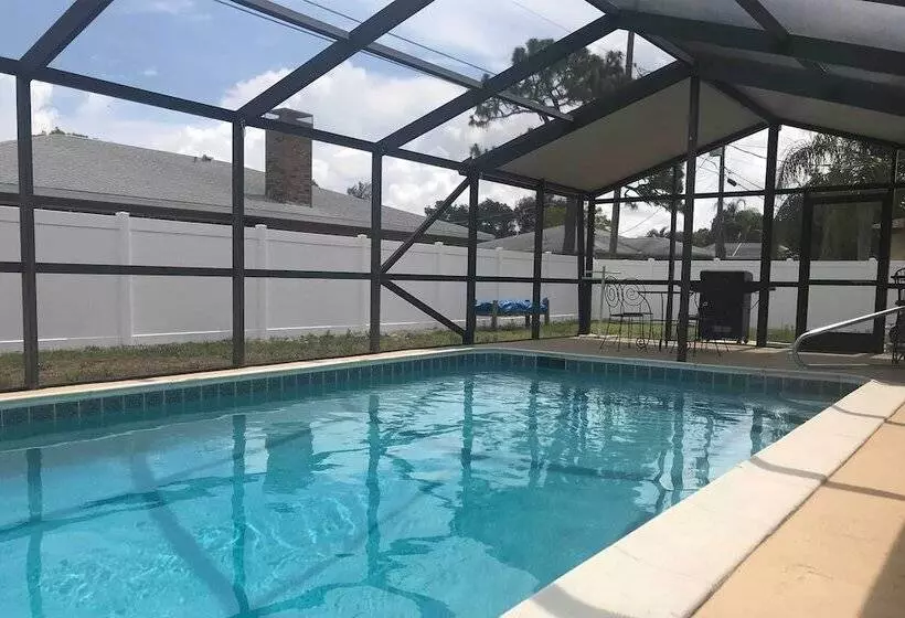 Bright Venice Home W/ Yard < 4 Miles To Beach!