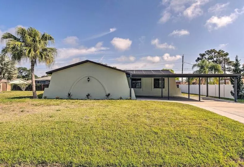 Bright Venice Home W/ Yard < 4 Miles To Beach!