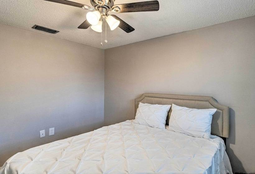 Bright Venice Home W/ Yard < 4 Miles To Beach!