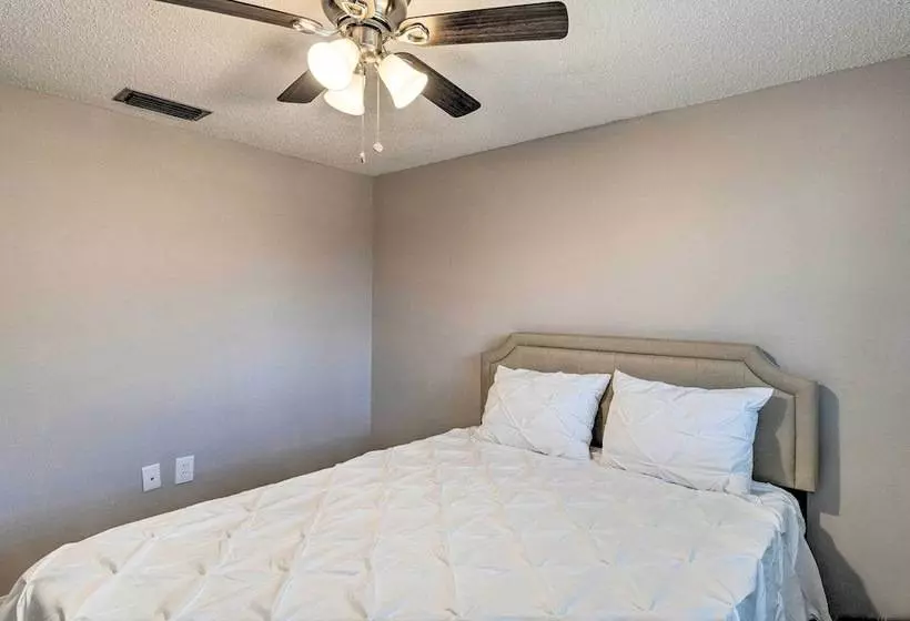 Bright Venice Home W/ Yard < 4 Miles To Beach!