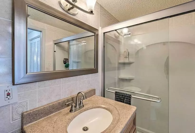 Bright Venice Home W/ Yard < 4 Miles To Beach!