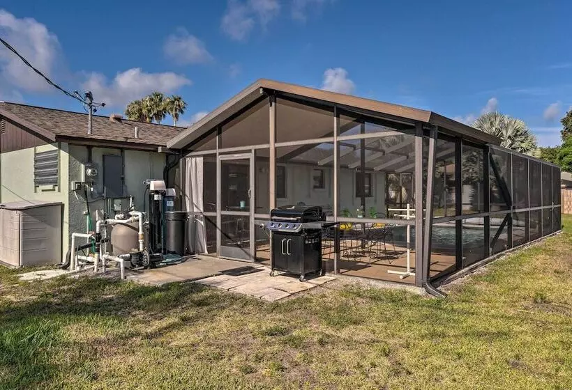 Bright Venice Home W/ Yard < 4 Miles To Beach!