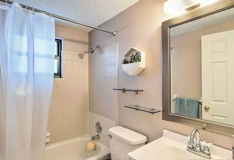 Bright Venice Home W/ Yard < 4 Miles To Beach!