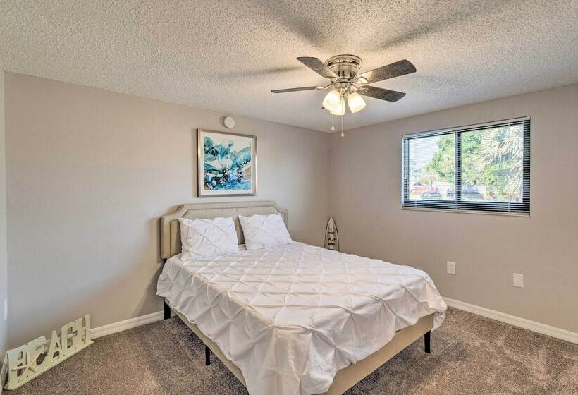 Bright Venice Home W/ Yard < 4 Miles To Beach!