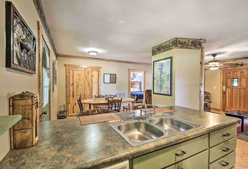 Cabin In Resort   1/2 Mi To Guntersville Lake!