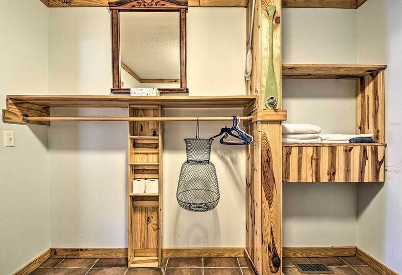 Cabin In Resort   1/2 Mi To Guntersville Lake!