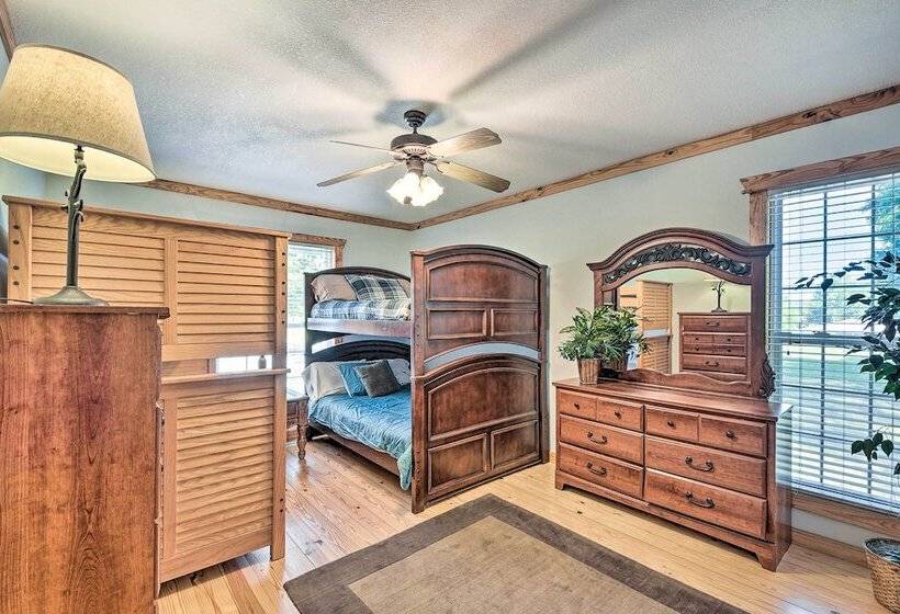 Cabin In Resort   1/2 Mi To Guntersville Lake!