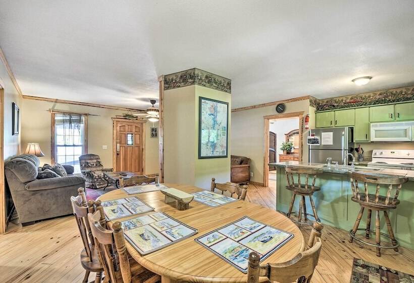 Cabin In Resort   1/2 Mi To Guntersville Lake!